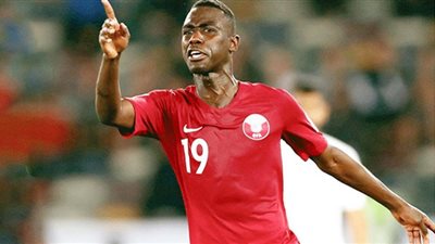 المعز علي يقود هجوم قطر أمام عمان بكأس العرب