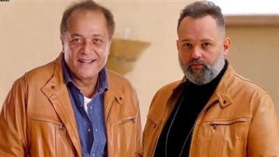 محمد محمود عبدالعزيز يشارك متابعيه صورة قبر والده