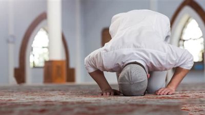 حكم المرور من بين يدي المؤتم
