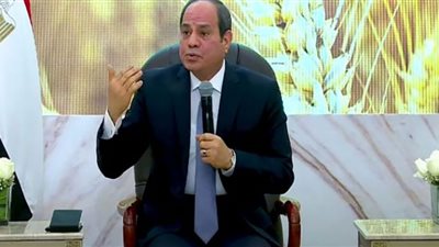 السيسي: لن أختلف مع فكر أحد سواء مسلم أو مسيحي أو مش مؤمن.. له مكان هنا زيه زينا