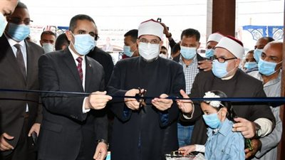 وزير الأوقاف ومحافظ الغربية يفتتحان المسجد الكبير بعزبة الشرملسي بالمحلة