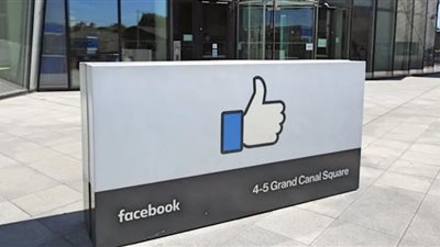 Facebook يسمح بالإعلانات المروّجة للرسائل المضادة للقاحات