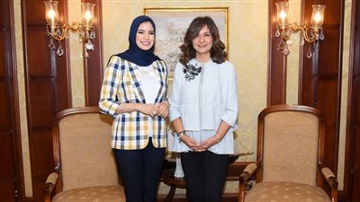 وزيرة الهجرة تهنئ المهندسة 