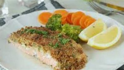 بخطوات بسيطة حضري السالمون المقرمش مع البارميزان