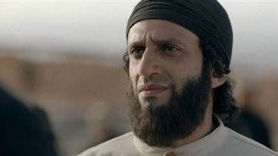 محمد حاتم يُجيد التصويب ويكتسب مهارات القتال في بطلوع الروح