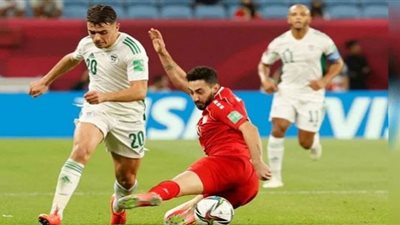 الجزائر تفوز على لبنان بثنائية في كأس العرب