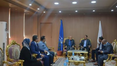 مدير صندوق مكافحة الإدمان ورئيس جامعة أسوان يبحثان إنشاء مركز لعلاج الإدمان مجانا بالمحافظة