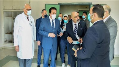 عبد الغفار يوجه بالإسراع في تطوير مستشفى مدينة نصر للتأمين ويشيد بمركز الأورام