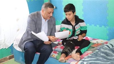 محافظ الشرقية يُوجه بفحص حالة الطفل الباكي بدار التربية للبنين وتوفير كافة أوجه الرعايه له