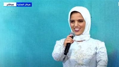 السيسي لأول بطلة من قصار القامة في رفع الأثقال: 