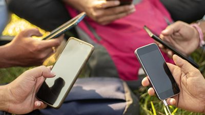 ارتفاع أسعار النفط والتضخم سيضرب سوق الهواتف الذكية