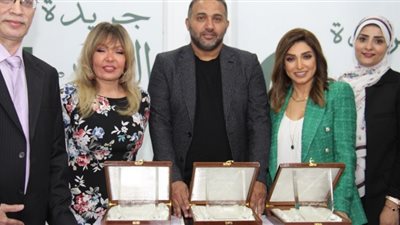 تكريم أسرة مسلسل انحراف في ندوة الوفد (صور)