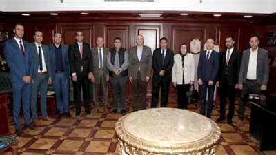 محافظ بني سويف يستقبل مجلس إدارة النادي الرياضي الجديد بعد فوزه في الانتخابات