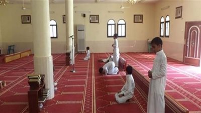 هل يجوز أداء صلاة تحية المسجد أثناء بث أو قراءة القرآن الكريم؟