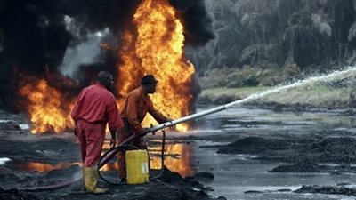 مقتل 80 شخصًا على الأقل جرّاء انفجار بمنشأة نفط في نيجيريا