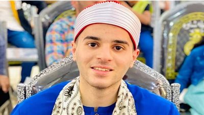 الشيخ أحمد رجب.. شاب وهب نفسه لخدمة الدين مستغلًا صوته المميز