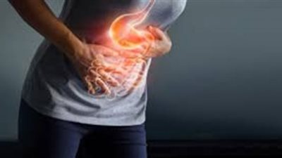 عدم تحمل الأطعمة الدسمة.. تعرف على أعراض قرحة المعدة
