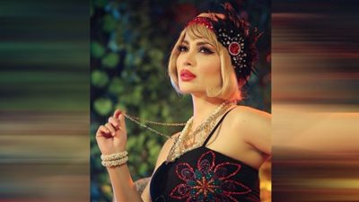 جوقة عزيزة | روج صارخ وشيشية بلدي .. نسرين طافش بإطلالة تتناسب مع طبيعية الشخصية