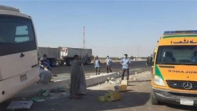 إصابة 25 شخصًا باصطدام مينى باص بأحد الأرصفة بالمنيا