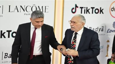 شاهد.. ظهور خاص لـ عبد الرحمن أبو زهرة بختام مهرجان القاهرة السينمائي