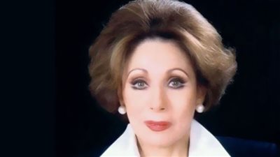 ظهور خاص لـ لبنى عبد العزيز في ختام القاهرة السينمائي 43