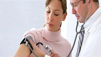 طبيب يحذر.. المصابون بارتفاع ضغط الدم أكثر عرضه للإصابة بفيروس كورونا