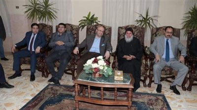 محافظ بني سويف يزور عدداً من الكنائس لتقديم التهنئة للأخوة المسيحيين بعيد القيامة المجيد