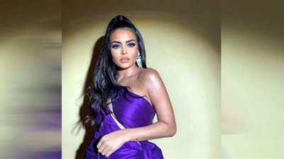 أسماء جلال تتألق بالأحمر الجريء في ختام مهرجان القاهرة السينمائي