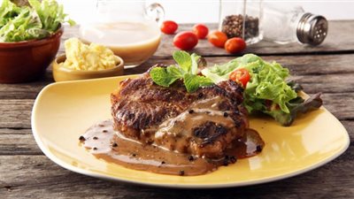 زي المطاعم.. طريقة عمل ستيك لحم بالصوص