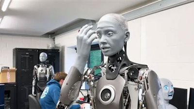 (شاهد) Ameca روبوت بشري يُظهر تعابير وجه تشبه الإنسان