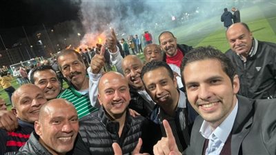 صور.. الاتحاد السكندري يحتفل في الملعب بفوز فريق 2005 للقدم ببطولة الجمهورية