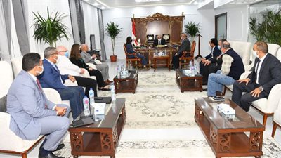 محافظ قنا يستقبل وفد الوكالة الأمريكية للتنمية الدولية