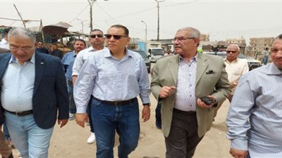 محافظ الشرقية يُشدد على سرعة إنشاء موقف بلبيس ويتفقد أعمال مجمع خدمات