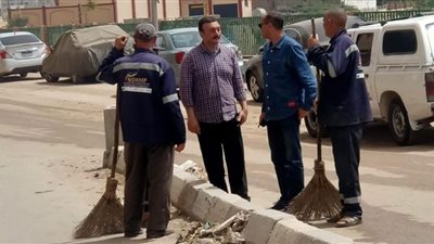 المغاوري يتابع أعمال النظافة ورفع تراكمات القمامة بحي ثاني المحلة