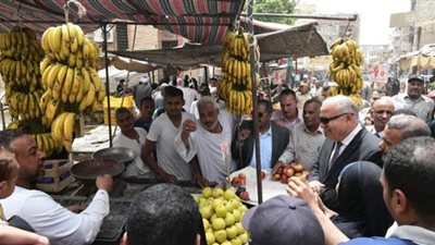 جولة ميدانية لمحافظ قنا بمدينة قفط ويفاجئ أسواق بيع السلع الغذائية