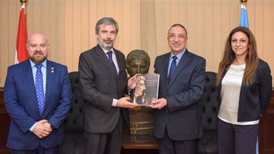محافظ الإسكندرية يبحث مع سفير إيطاليا تعزيز سبل التعاون والعلاقات بين الجانبين