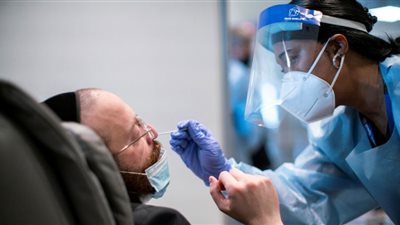 إسرائيل.. إصابة 21 بمتحور أوميكرون والاشتباه في آخرين