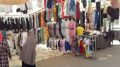 أهالى محافظة الدقهلية يلجأون إلى الأسواق الشعبية لشراء ملابس العيد