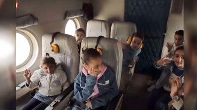 شاهد.. أطفال قادرون باختلاف يحلقون في سماء القاهرة