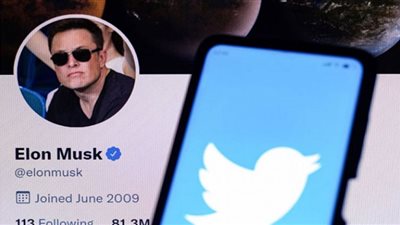 تسلا تغرق بعد موافقة أغنى رجل في العالم على شراء Twitter