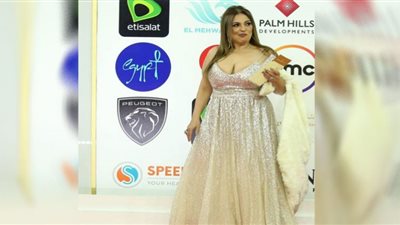 العري أسلوب حياة.. فساتين سهرة من وحي بدل الرقص لنجمات الفن (صور وتفاصيل)