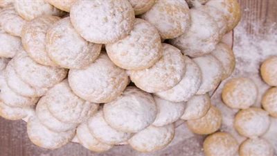 أهمها الزبادي والماء.. العادات الصحية لتناول كحك العيد
