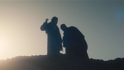 يُشبه موقف حي للمَسيح مع إبليس.. لقاء عرفات مع كبير مطاريد الجبل في جزيرة غمام يثير الجدل