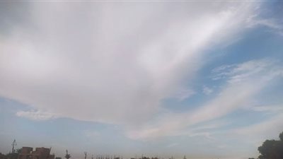 سحب كثيفة وانخفاض في درجة الحرارة بالأقصر | صور