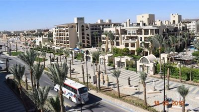 البحر الأحمر تستعرض خطة تطوير الممشي السياحي بمدينة الغردقة