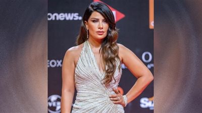 صبا مبارك تتألق بتوقيع جورج حقيبة في مهرجان البحر الأحمر (صور)