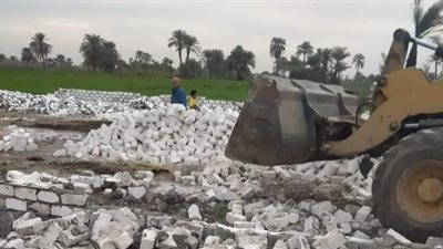 إزالة التعديات على 17 قيراط أراضي زراعية بالفيوم