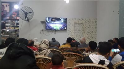 زحام بمقاهى القليوبية لمتابعة مباراة مصر والجزائر