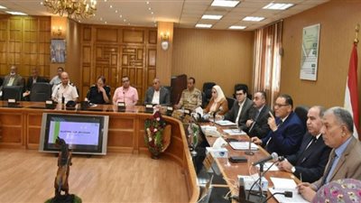 محافظ الشرقية يُكلف رؤساء المراكز بمتابعة توريد الأقماح للصوامع والشون