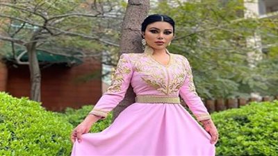 هيفاء وهبي تعتمد أحدث تصميمات عبايات الحروف العربية ولا تخشى تكرار هذة التسريحة للمرة الثالثة